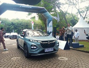 Sah, 55 Orang Ini Jadi Yang Pertama Terima Kunci Suzuki Fronx