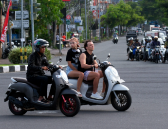 Sunset Road: Pesona Jalan Ikonik di Bali