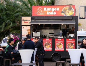 Membawa Jajanan Kaki Lima Indonesia di Australia dengan Foodtruck