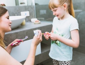 Edukasi Parenting Cegah Karies Gigi Anak lewat KELENTING PODKA