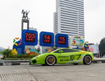 Konvoi Mobil Sport Hijau Neon di Jakarta Mengundang Penasaran Warga