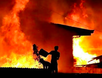 6 Kios dan 1 Rumah Terbakar di Muara Baru Sebabkan 1 Korban Tewas