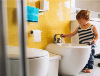 Anak SD Sudah Perlu Diberi Privasi untuk Mandi Sendiri