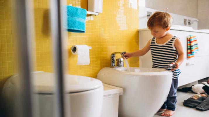 Anak SD Sudah Perlu Diberi Privasi untuk Mandi Sendiri