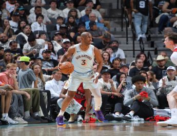 Akan Tampil di Musim NBA Ke-21, Chris Paul Kembali ke Los Angeles Clippers