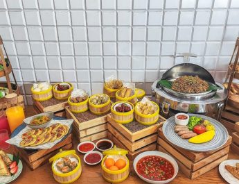 Uncle Bob & Auntie Chen’s Authentic Sunday Breakfast Buffet di Harris POP! Festival Citylink Bandung