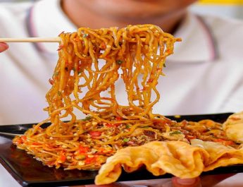 Mie Hompimpa vs Mie Gacoan: Duel Rasa Pedas yang Bikin Penasaran!