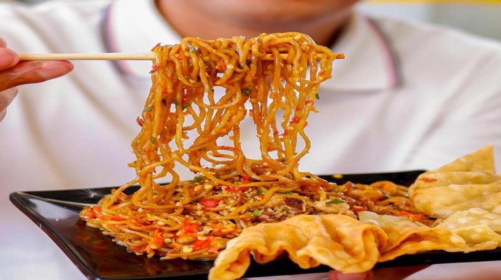 Mie Hompimpa vs Mie Gacoan: Duel Rasa Pedas yang Bikin Penasaran!