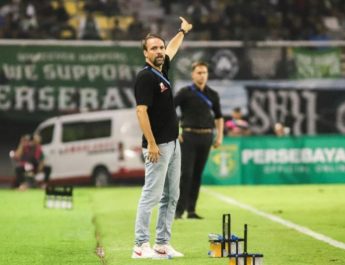 Pelatih Persija tak beri garansi posisi untuk Gustavo atau Eksel