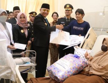 Dua bayi lahir di Hari Bhayangkara dapat kado Wali Kota dan Kapolres Tegal Kota