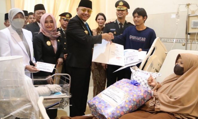 Dua bayi lahir di Hari Bhayangkara dapat kado Wali Kota dan Kapolres Tegal Kota