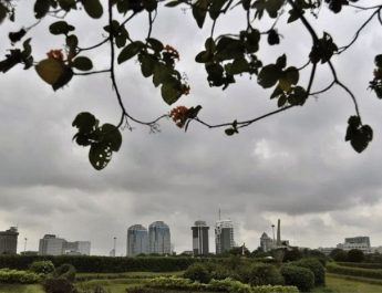 BMKG prakirakan sebagian besar wilayah RI berawan tebal pada Senin