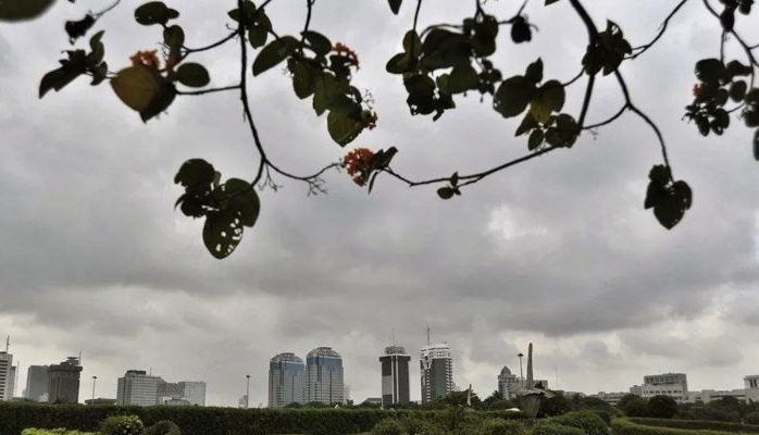 BMKG prakirakan sebagian besar wilayah RI berawan tebal pada Senin