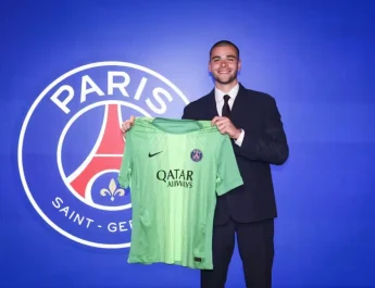 PSG resmi datangkan kiper muda berbakat Lucas Chevalier dari Lille