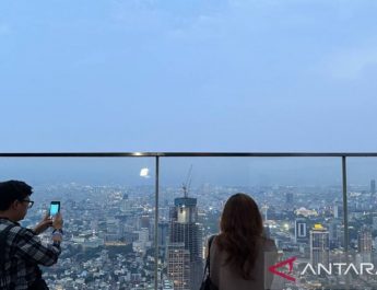 Menikmati Pemandangan Kota Jakarta dari Gedung Tertinggi di Indonesia