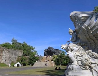 Lotus Pond di GWK Bali: Keindahan dan Pesona yang Memukau