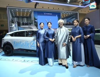 Kolaborasi Lintas Budaya di GIIAS 2025, Vinfast Gandeng Desainer Didiet Maulana