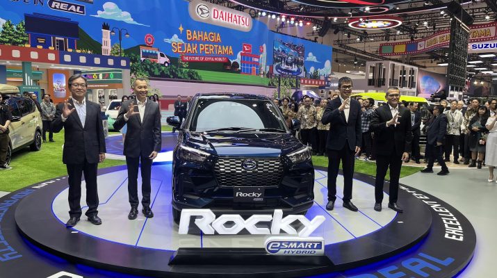 Daihatsu Luncurkan Mobil Hybrid Pertamanya di Indonesia, Rocky e-Smart Hybrid