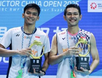 Fajar/Fikri Persembahkan Gelar Juara untuk Almarhum Iie Sumirat