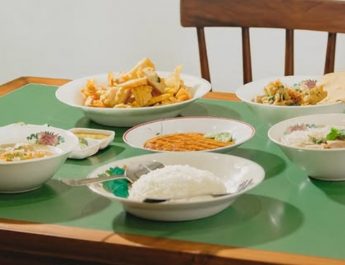 Menikmati Kuliner Sunda hingga Sulawesi dengan Suasana Sederhana yang Menyejukkan di Kota Bandung