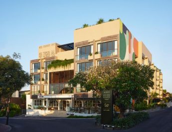 Pengalaman Menginap Autentik di Seminyak Bali