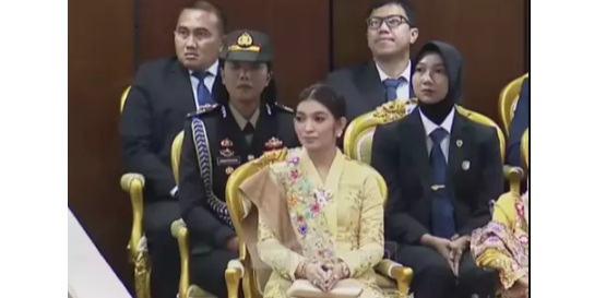 Selvi Ananda Berkebaya Yellow Butter di Sidang Tahunan, Warna Tren 2025