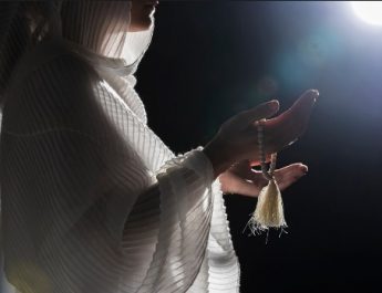 Doa Mayit Perempuan: Teks Arab, Latin, Terjemah, dan Hukum Membacanya