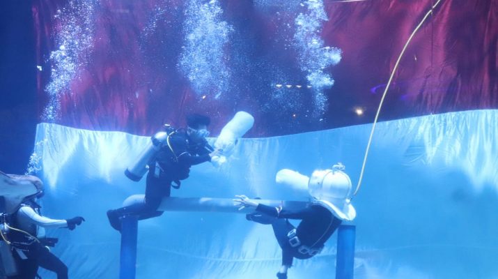 Perang Bantal dan Gigit Koin Warnai Perayaan Hari Kemerdekaan Indonesia dari Bawah Air