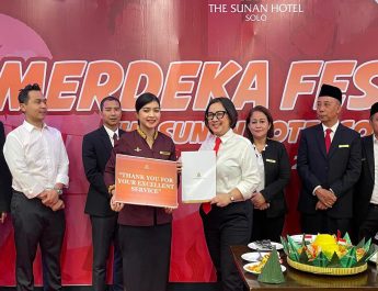 The Sunan Hotel Solo Anugerahkan Employee of the Semester kepada Arin Arfianti