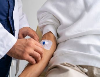 Wanita 29 Tahun Stres, Kurang Tidur, dan Bekerja Terlalu Keras Berujung Kanker Stadium 4