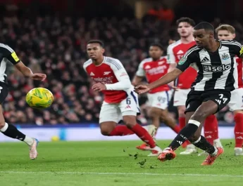 Alexander Isak Bersumpah Tak Main Lagi di Newcastle, Ngotot ke Liverpool