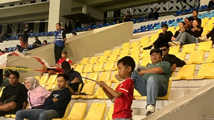 Tirakatan di Stadion Manahan