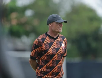 Persis Solo Tanpa Adriano dan Kodai saat Lawan PSBS, Peter de Roo Tetap Optimis