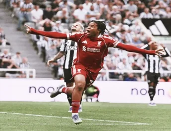 Liverpool Menang Dramatis, Kalahkan 10 Pemain Newcastle 3-2