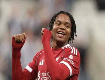 Liverpool Menang 3-2, Rio Ngumoha Catat Rekor Pencetak Gol Termuda The Reds