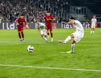 Gol Kevin Diks warnai kemenangan Monchengladbach atas Valencia 2-0