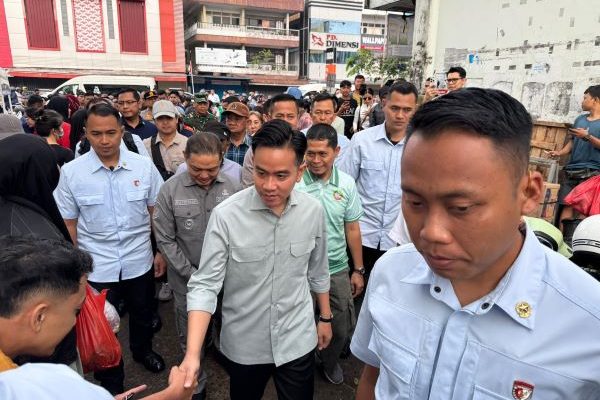 Wapres tinjau pasar Flamboyan Pontianak, pastikan harga terkendali