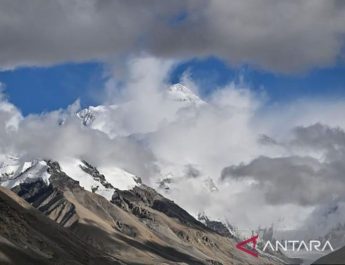 Gunung Qomolangma catat rekor jumlah wisatawan pada 2024