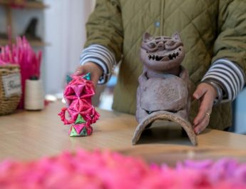 Melihat seni anyaman jerami belah ketupat khas Yunnan, China