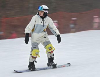 Pariwisata musim dingin tingkatkan "ekonomi es dan salju" di Hubei
