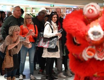 Pesona Festival Musim Semi pikat pengunjung asing ke China