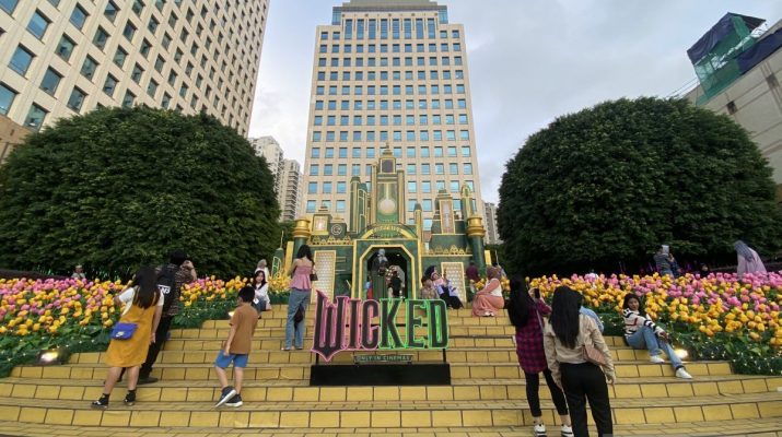 Plaza Senayan hadirkan suasana film "Wicked" sambut libur natal