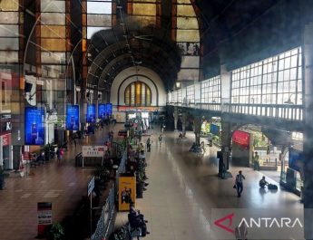 Pesona klasik Stasiun Jakarta Kota