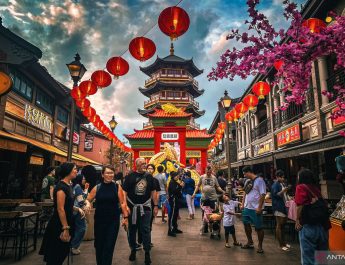 Berjalan-jalan di pecinan Jakarta untuk mengisi libur Imlek 2025