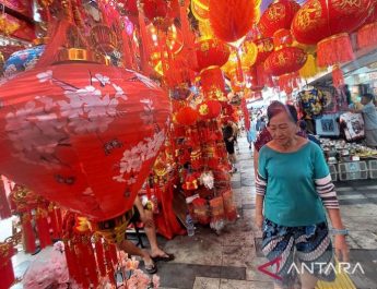 Pecinan Glodok meriah dengan pernak-pernik perayaan jelang Imlek