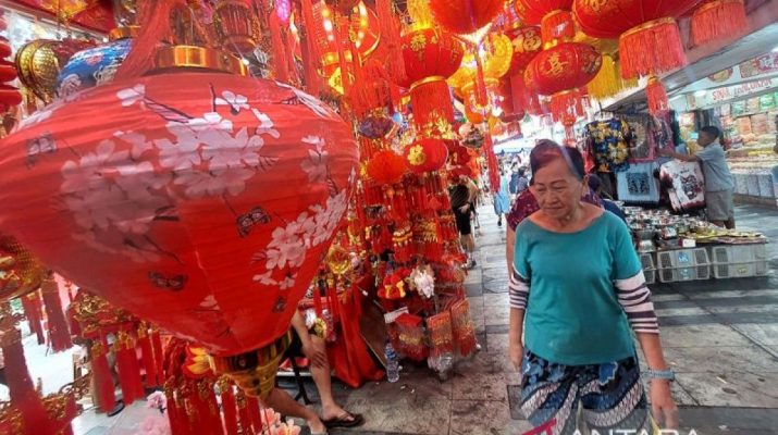 Pecinan Glodok meriah dengan pernak-pernik perayaan jelang Imlek