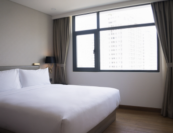 OYO vs RedDoorz: Perbedaan Penting sebelum Booking Kamar