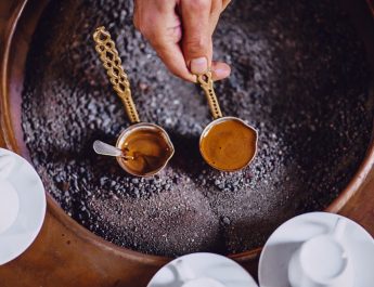 Kopi Turki: Tradisi Sakral, Budaya, dan Seni Membaca Cangkir yang Mendunia