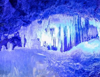 Gua Es Narusawa, Jejak Letusan Gunung Fuji yang Membeku