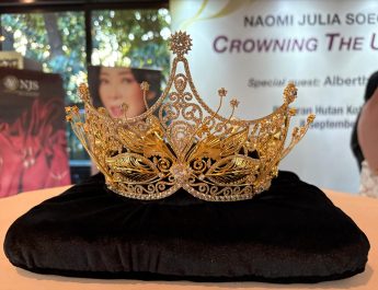 Desainer Perhiasan Naomi Julia Rancang Mahkota Miss Universe di 3 Negara
